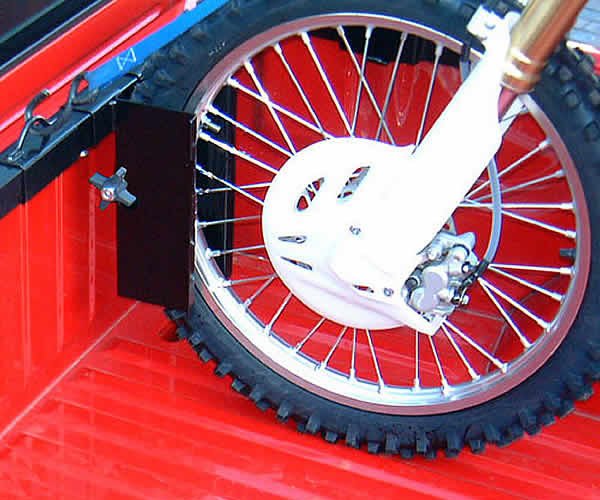 GRIP CHOCK SECURING MOTORCYCLE